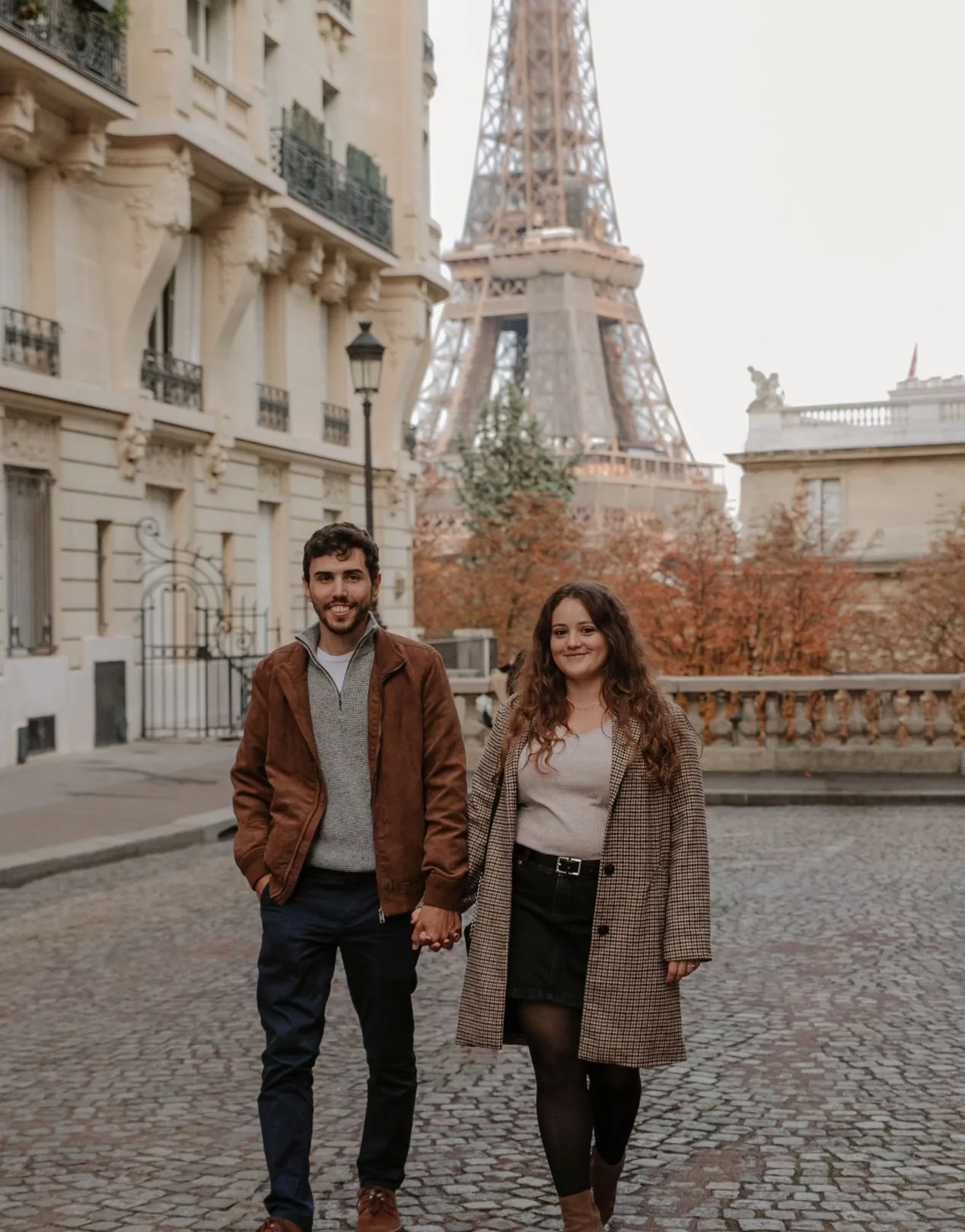 Carla y Carles abrazados